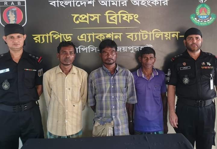 নওগাঁর পত্নীতলায় ২ হাজার ৫৩ লিটার মদ সহ ৩ জন মাদক কারবারি আটক